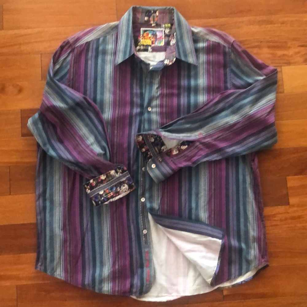 Beautiful light weight Robert Graham shirt